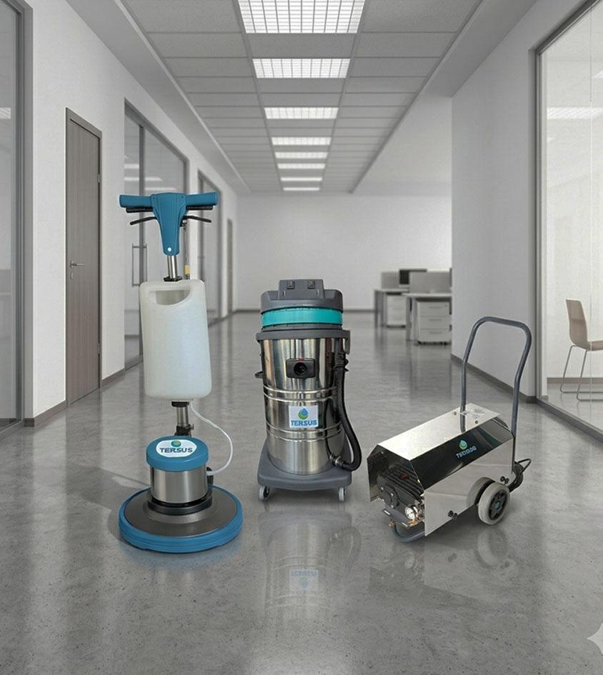 Máquina de limpieza en una oficina